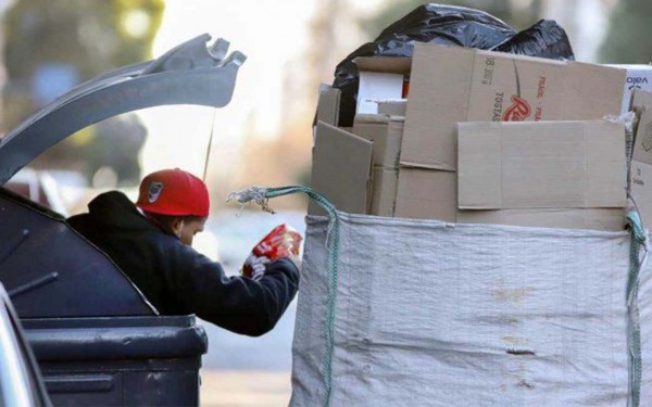 Empleo informal: el salario real de los pobres cay� 33% desde el 2018