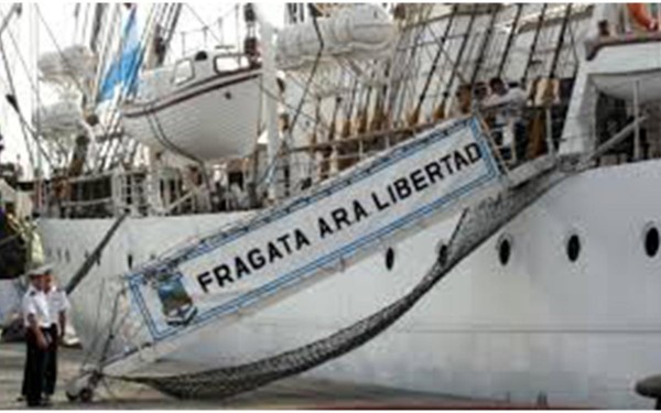 Tensi�n diplom�tica: una inesperada orden del gobierno chileno caus� la suspensi�n de todas las actividades de la Fragata Libertad en Valpara�so