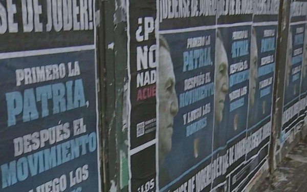 �D�jense de joder�: el Congreso amaneci� empapelado con un duro mensaje contra Cristina Kirchner y Alberto Fern�ndez