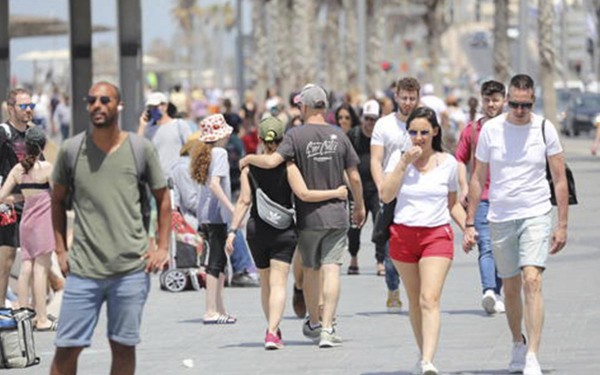 COVID 19: Deja de ser obligatorio el barbijo en la v�a p�blica y Argentina recupera normalidad