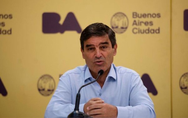 Tras los anuncios de flexibilizaciones en todo el pa�s, Fern�n Quir�s brinda una conferencia de prensa