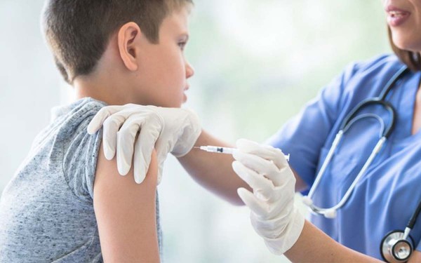 M�s de 10.000 ni�os cursan el covid-19 y expertos debaten el sentido de las cuarentenas