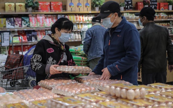 China aconseja almacenar productos bsicos por la escalada de precios y la crisis de suministros