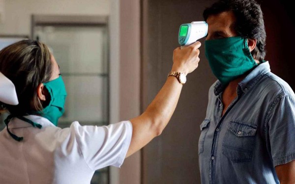 Brasil aisl� a un pasajero con COVID que lleg� desde Sud�frica: investigan si es la variante �micron