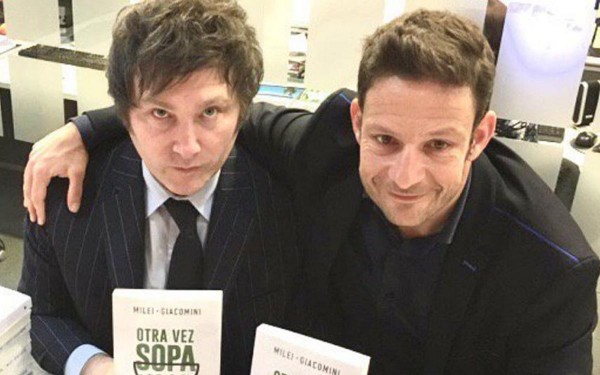 Escribió un libro con Javier Milei, ahora lo compara con Hitler y dice que