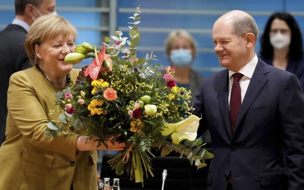 Socialdemcratas, verdes y liberales cierran un acuerdo de Gobierno que encumbra a Scholz como canciller