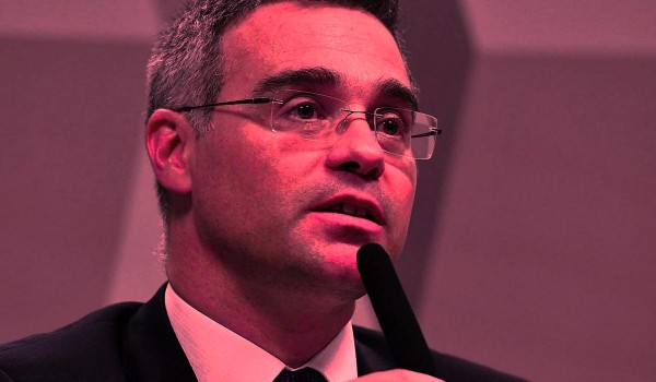 Bolsonaro cumple su promesa: un juez �evang�lico� entra al Supremo de Brasil