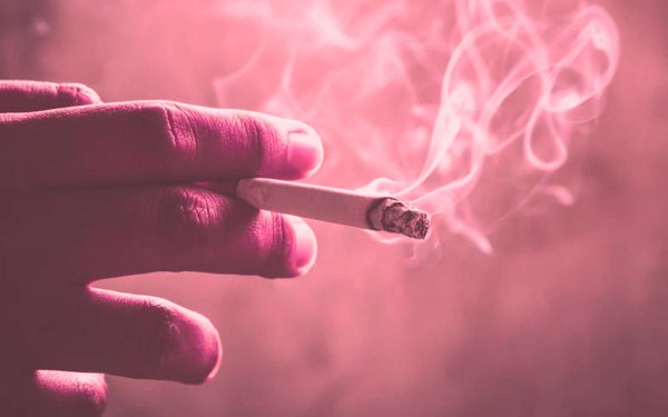 Fumar est asociado con un mayor riesgo de depresin y trastorno bipolar: tres teoras que lo explican