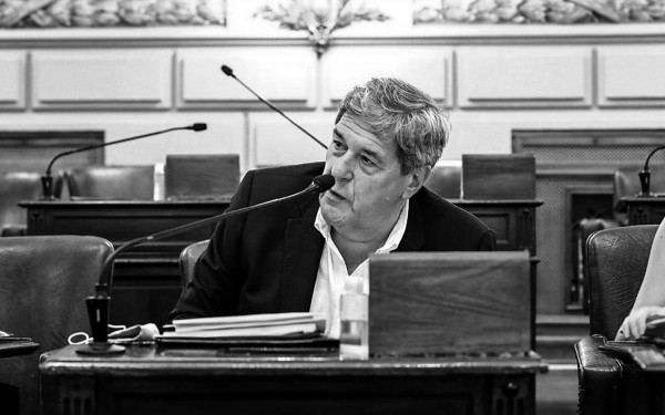 EN SANTA FE, UN DIPUTADO DEL PJ FALT� AL PRESUPUESTO PORQUE ESTABA DE VACACIONES EN LAS ISLAS MALDIVAS