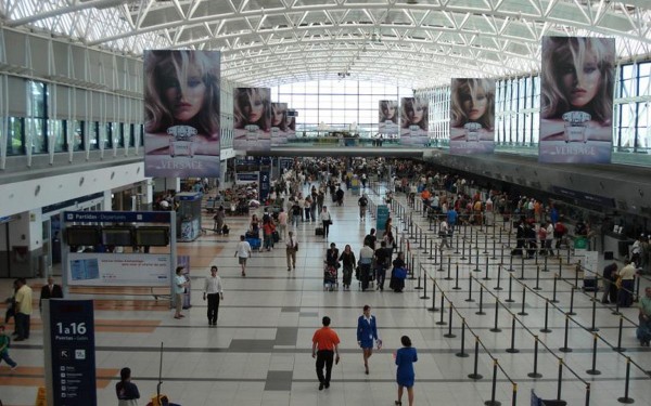 Estados Unidos advirti� a sus ciudadanos que viajan al exterior que pueden enfrentar �desaf�os inesperados� por la ola de coronavirus