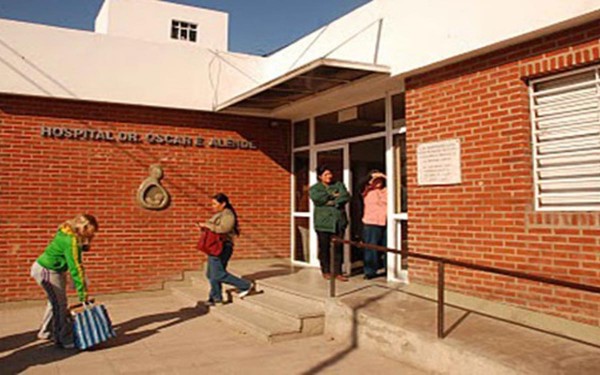 Estrangularon a un bebé de tres meses: la abuela detenida y la madre golpeada por los vecinos