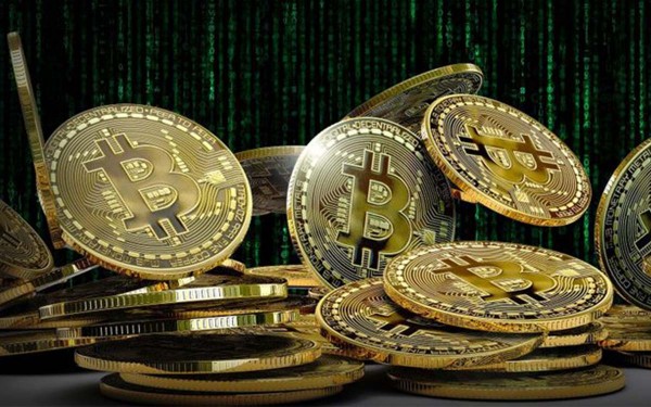 El derrumbe de Bitcoin: el mercado no lo ve como activo de refugio y los operadores aseguran que bajar hasta USD 30.000