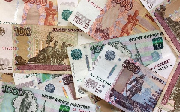 Rusia acorralada: al borde del default y en crisis financiera, el rublo ya se devalu un 60%