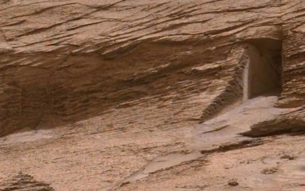 Un robot de la NASA compartió la imagen de una puerta en Marte