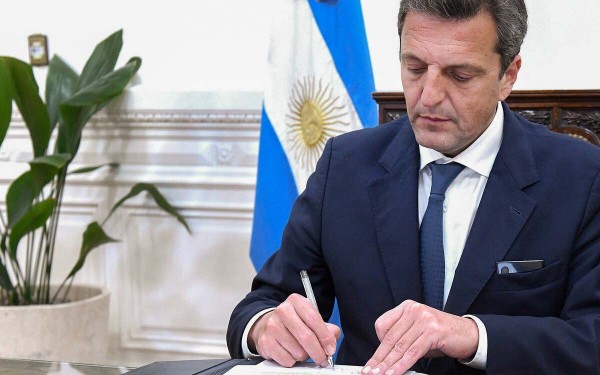 Massa ultima los detalles del proyecto para reintegrar el IVA y prepara medidas para informales y aut�nomos