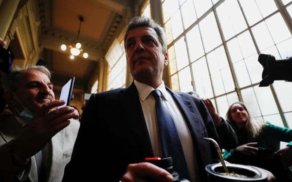 Bloomberg: cómo es el plan de Sergio Massa para impulsar el ingreso de dólares