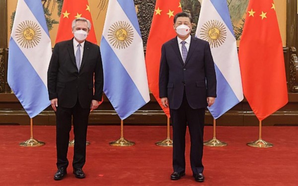 Alberto Fernández sufrió una gastritis erosiva con sangrado en Indonesia