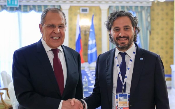 Cafiero y Lavrov analizaron la creacin de una mesa de negociacin multilateral para lograr un cese de hostilidades entre Rusia y Ucrania