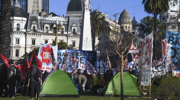Marcha Federal Piquetera: tras el corte total en la 9 de Julio, Tolosa Paz pidió que no haya niños en el acampe.