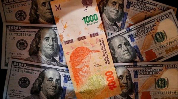 El BCRA devalu el tipo de cambio oficial un 22%: cotiza a $350 