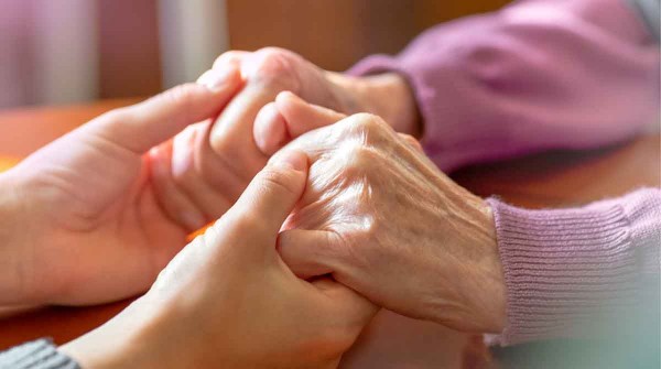 El Gobierno reglament la ley de cuidados paliativos para pacientes y acompaamiento a familiares