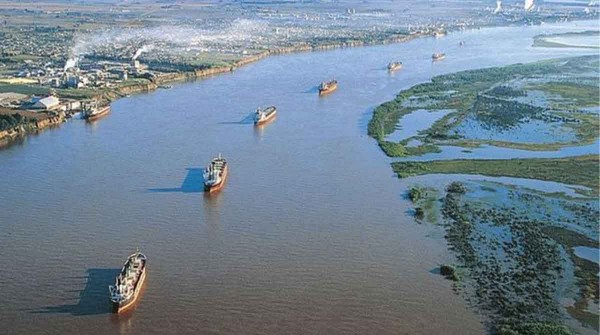 Polémica en la Hidrovía: Brasil, Uruguay y Bolivia se suman al reclamo de Paraguay por el cobro del peaje y escala el conflicto