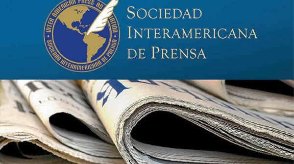 La SIP expresó su preocupación por dos proyectos contra la libertad de prensa que avanzan en La Rioja y en Salta