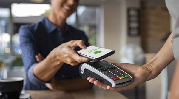 Crecen los pagos digitales: el 52% de las personas abona servicios e impuestos con el celular