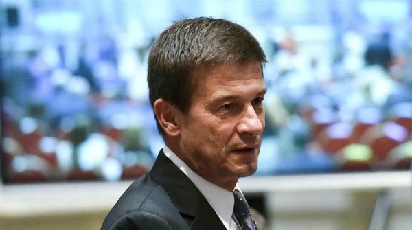 Denunciaron ante la Justicia Federal a cinco funcionarios argentinos sospechados de movimientos de dinero en negro