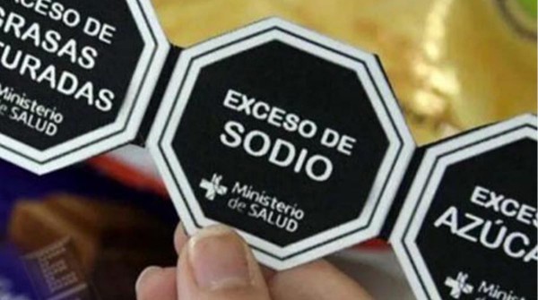 La enfermedad que casi la mitad de los adultos no sabe que tiene y los riesgos de la “sal invisible”