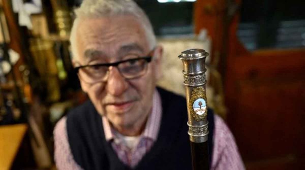 Pallarols visit� la Casa Rosada y entreg� el bast�n presidencial que usar� Javier Milei