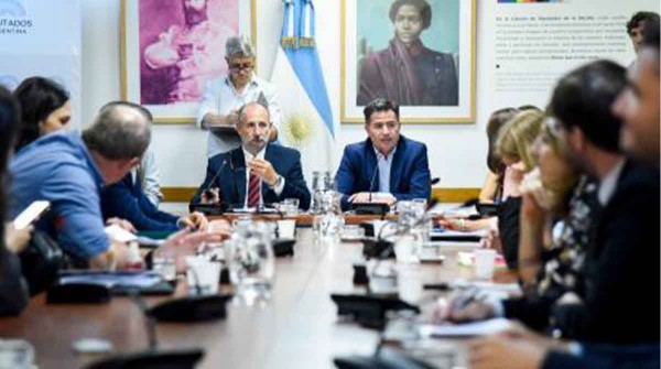 Cruces en Diputados por la Ley �mnibus: el enojo por la denuncia de coimas y las bromas por el uso de toga para los jueces