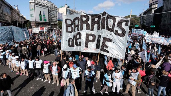 Somos Barrios de Pie se adelanta al paro y protesta con ollas vac�as y un acampe frente a la quinta de Olivos