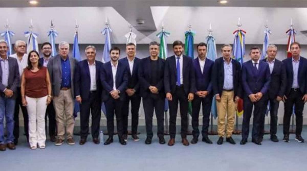 El Gobierno inici� contactos con las provincias para debatir el ajuste fiscal y separarlo de la Ley �mnibus