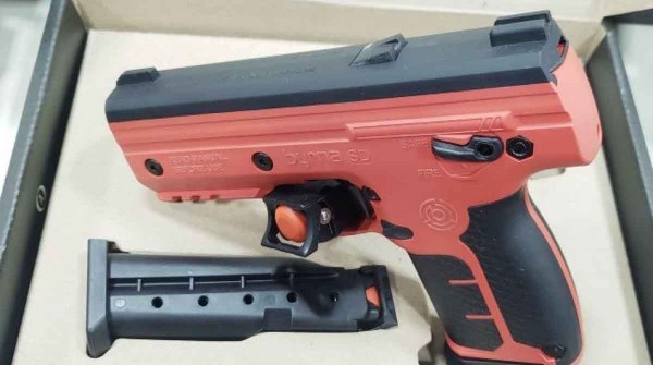 La Polic�a de la Ciudad suma armas no letales: se viene una pistola que dispara gas pimienta