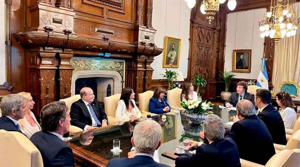 Esc�ndalo por la suba de sueldos en el gabinete: qui�nes son los funcionarios apuntados por Milei