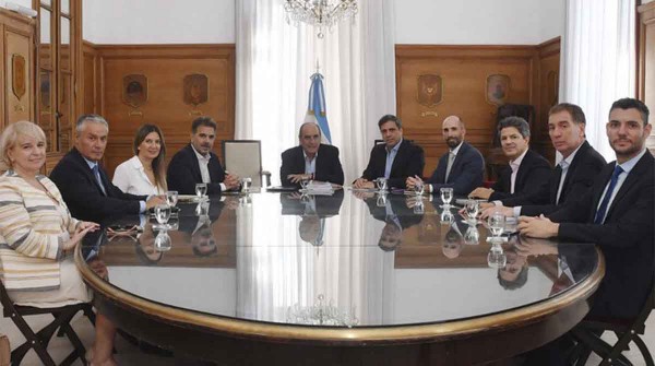 Tras el rev�s con el DNU, el Gobierno recibi� a diputados de Pro y la UCR para negociar la ley Bases �bis�