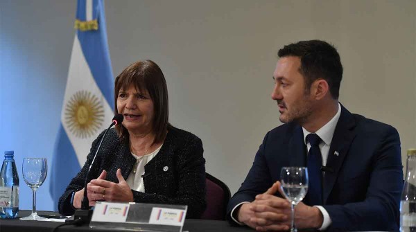 Bullrich y Petri entregaron borradores de los proyectos sobre seguridad a diputados de LLA y del PRO