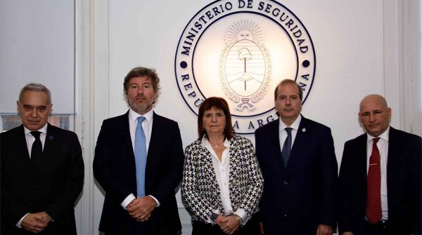 Bullrich y Mahiques firmaron un convenio para el uso del sistema federal de comunicaciones policiales