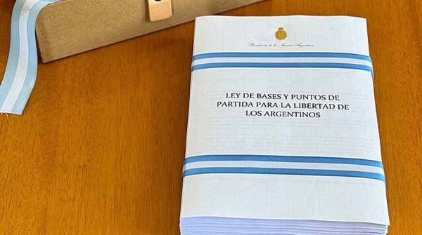 El Gobierno public� la primera reglamentaci�n de la Ley Bases