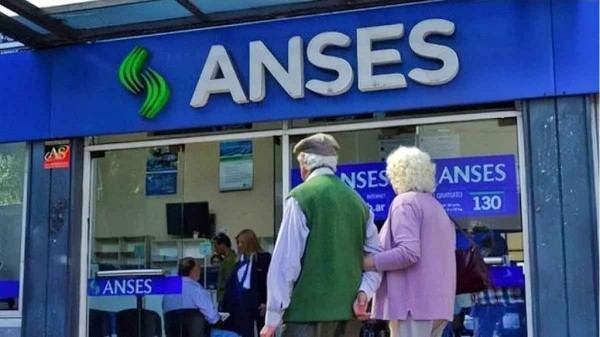 Jubilaciones: confirman aumento del 2,4% en los haberes de abril y el bono de $70.000