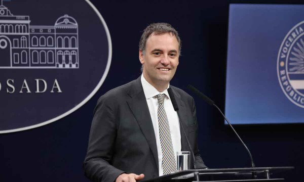Manuel Adorni justific las agresiones de Milei a periodistas: 
