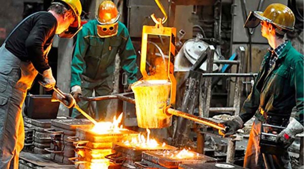 La industria cay fuerte en junio y las pymes alertan sobre nuevos problemas que agudizan la crisis del sector