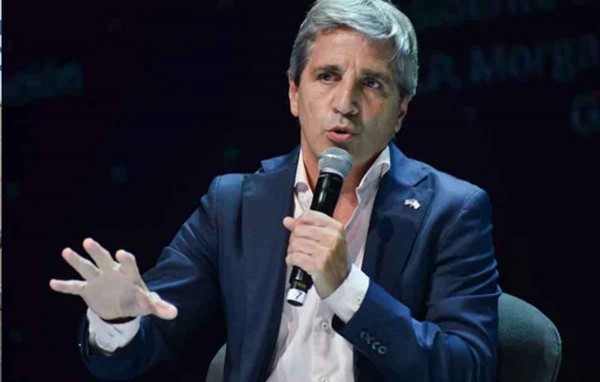 Caputo amenaz con medidas contra una automotriz si aumenta los precios