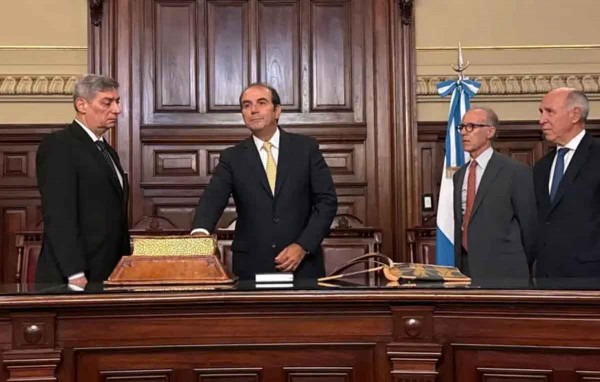 Horacio Rosatti le tom juramento a Manuel Garca-Mansilla como ministro de la Corte Suprema de Justicia