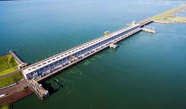 Argentina y Paraguay firmaron un acuerdo sobre Yacyret que permitir bajar el costo de la energa