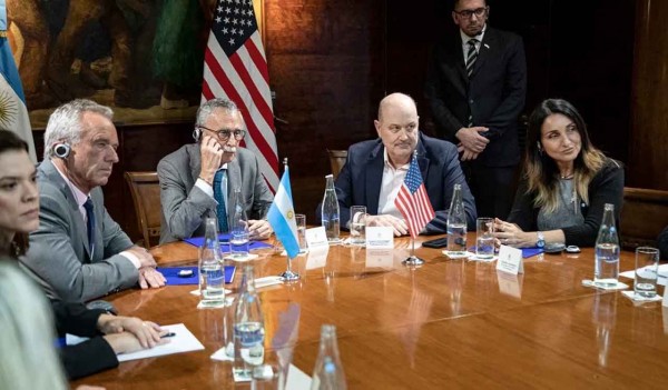 El Gobierno anunci una reforma del sistema sanitario y confirm la salida de la OMS