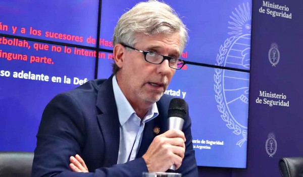 El jefe de la SIDE niega el espionaje interno, pero dos reportes secretos sealan riesgos del nuevo plan de inteligencia