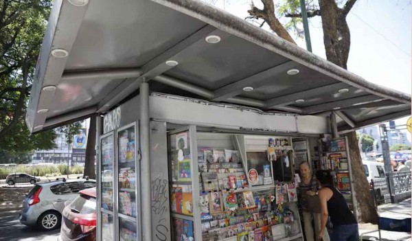 Puestos de diarios podrán brindar servicios de correo tras habilitación del Gobierno