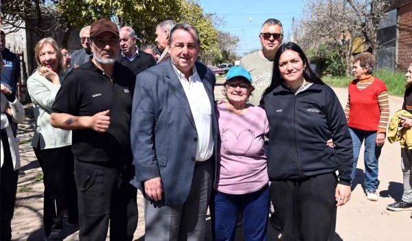 Poletti y Pullaro inauguraron la obra de calle Larrea, la primera del Acuerdo Capital